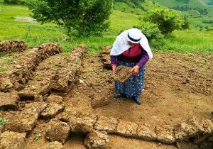 Fatma Nine gençlere taş çıkartıyor